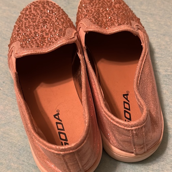 Rhinestone shoes - Picture 2 of 3